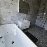 Sobra Haapsalu Laehistel Kaunis Looduses * Nomme (Saaremaa)