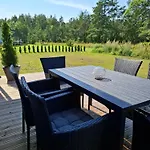 Sobra Haapsalu Laehistel Kaunis Looduses Nomme (Saaremaa)