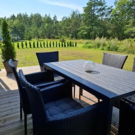 Sobra Haapsalu Laehistel Kaunis Looduses Nomme (Saaremaa)