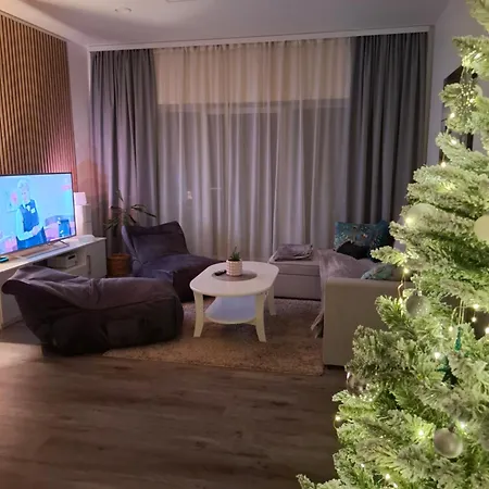 Sobra Haapsalu Laehistel Kaunis Looduses Nomme (Saaremaa)