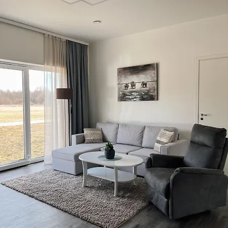 Sobra Haapsalu Laehistel Kaunis Looduses Apartment