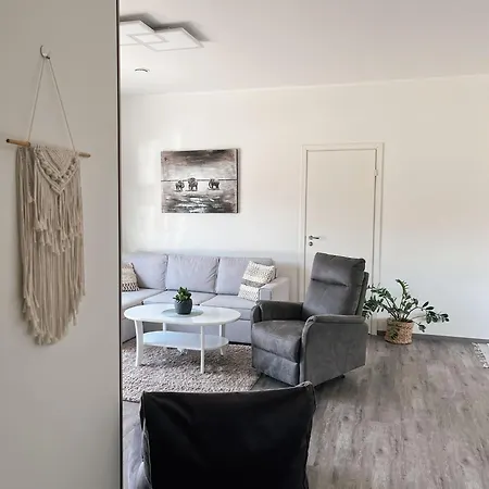 Sobra Haapsalu Laehistel Kaunis Looduses Apartment