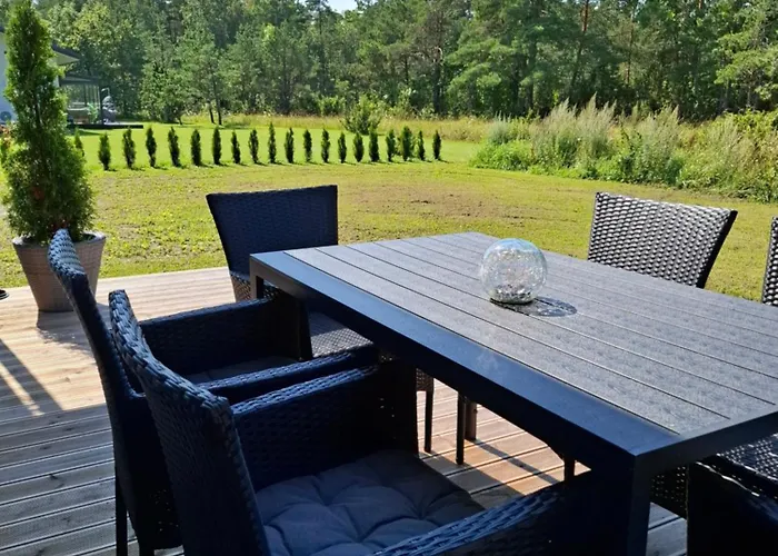 Sobra Haapsalu Laehistel Kaunis Looduses Nomme (Saaremaa)